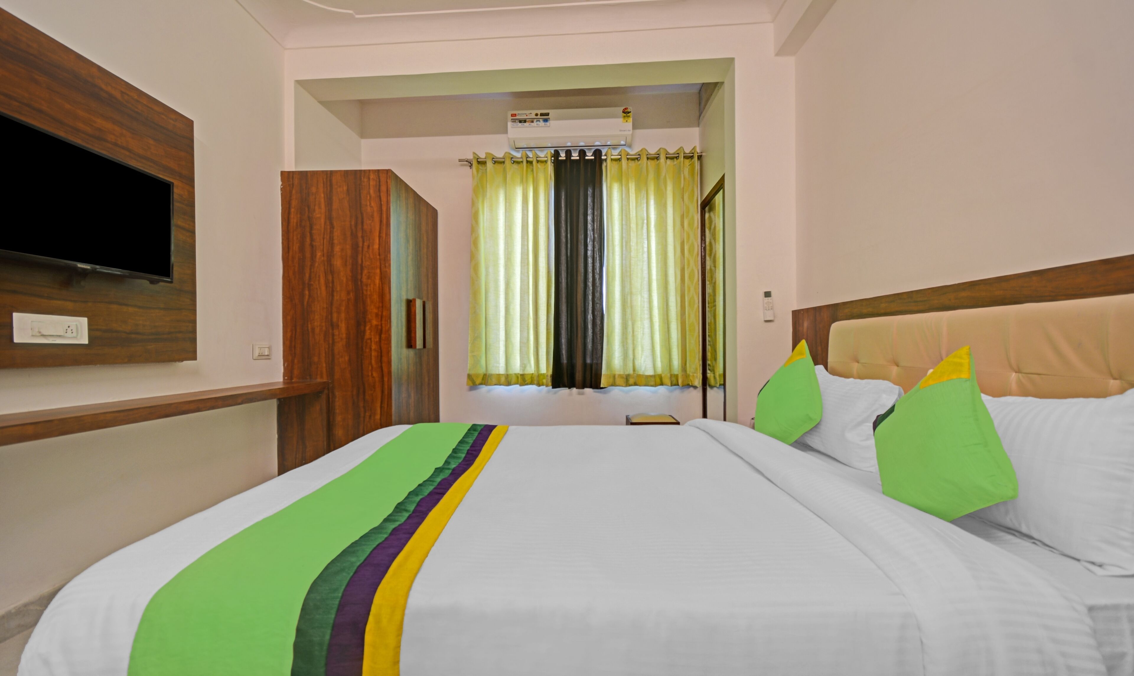 Treebo Trend The Fresco