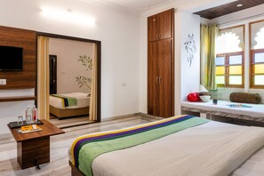 Premium Room | Desk, iron/ironing board