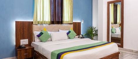 Premium Room | Desk, iron/ironing board