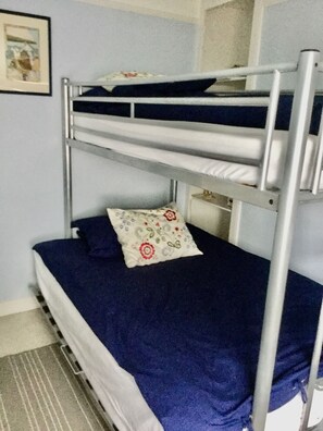 3 bedrooms, iron/ironing board, WiFi, bed sheets