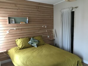 4 bedrooms, iron/ironing board, travel cot, free WiFi