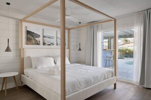 3 habitaciones, escritorio y tabla de planchar con plancha 