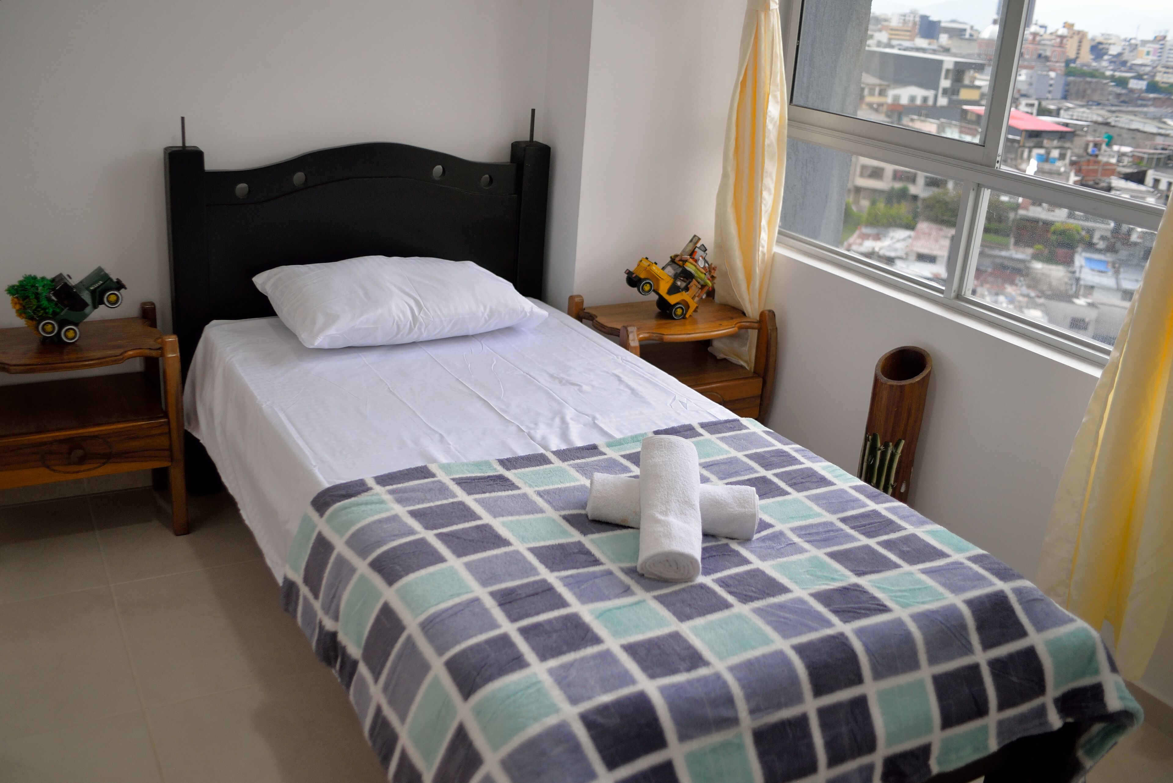 3 chambres, fer et planche à repasser, Wi-Fi, draps fournis