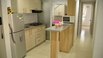 Micro-ondes, four, plaque de cuisson, serviettes en papier