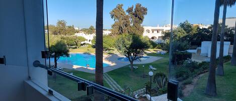 حمّام سباحة خارجي