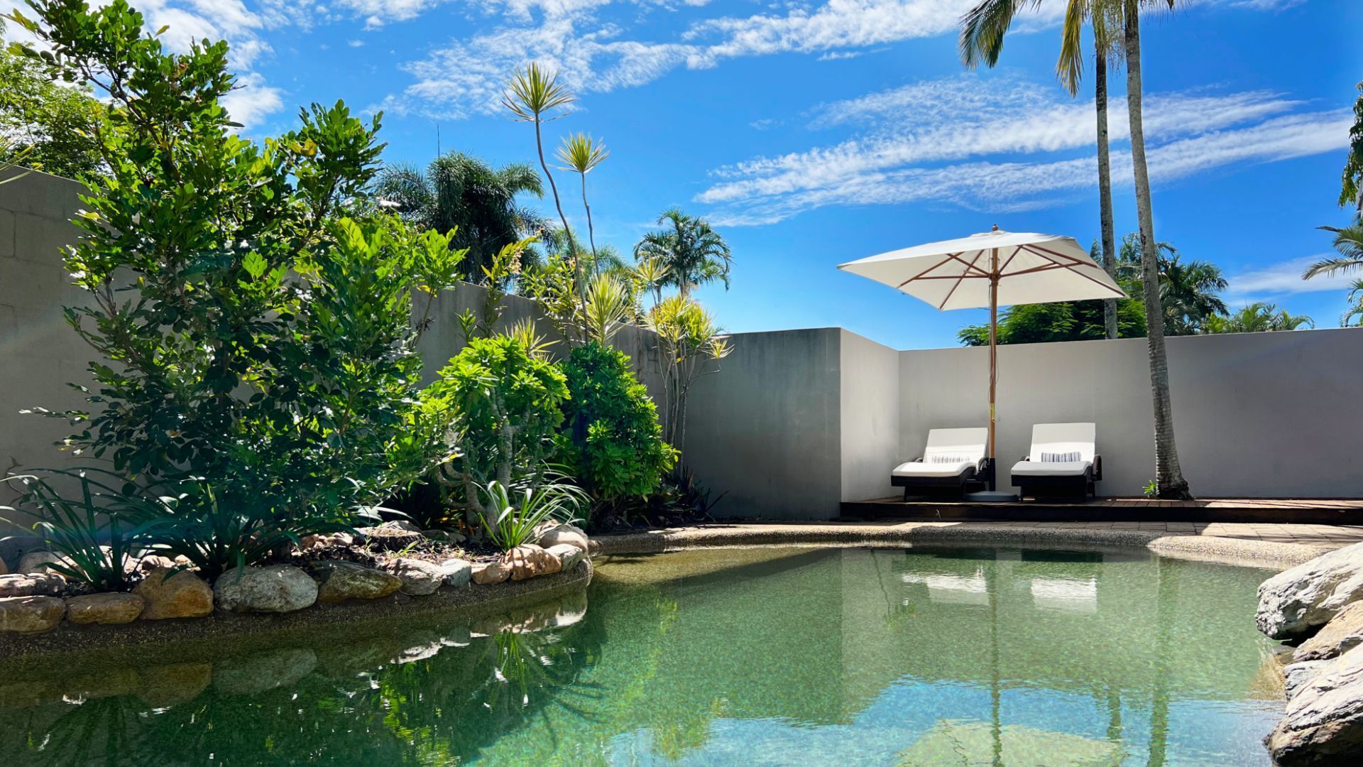 Le Palmier - private, 2-bedroom retreat with pool