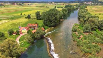 المنشأة من الخارج