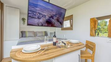 Free WiFi, bed sheets