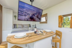 Free WiFi, bed sheets - Riverside Suite Ane Private Beach (Metlika)