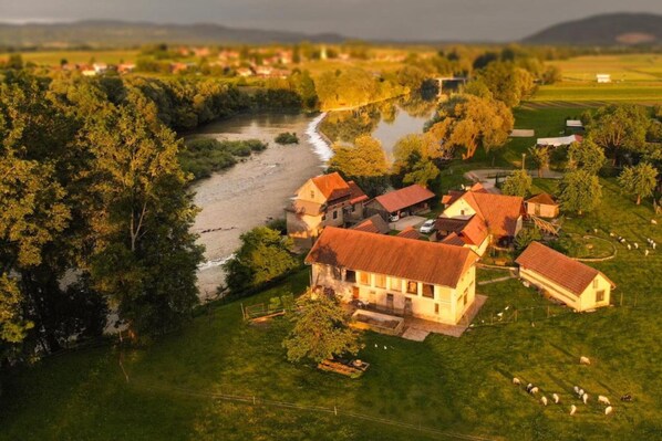 Aerial view - Riverside Suite Mobile Homes (Metlika)