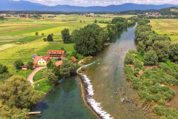 Aerial view - Riverside Suite Mobile Homes (Metlika)