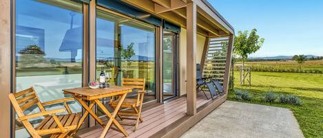 Studio Familial, vue montagne (Riverside Suite Ane private beach) | Restauration extérieure