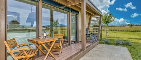 Perhestudio, vuoristonäköala (Riverside Suite Jure private beach) | Kattoterassi