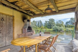 Studio Familial, vue montagne (River View Suite Mlinar private beach) | Restauration extérieure