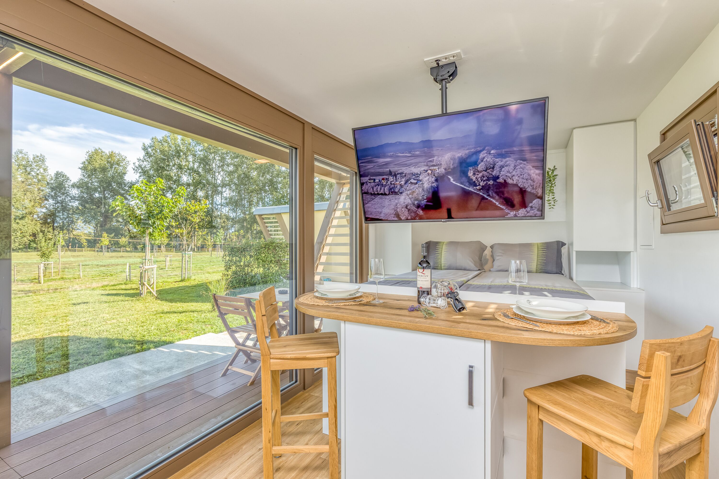 Riverside Suite Jure Private Beach