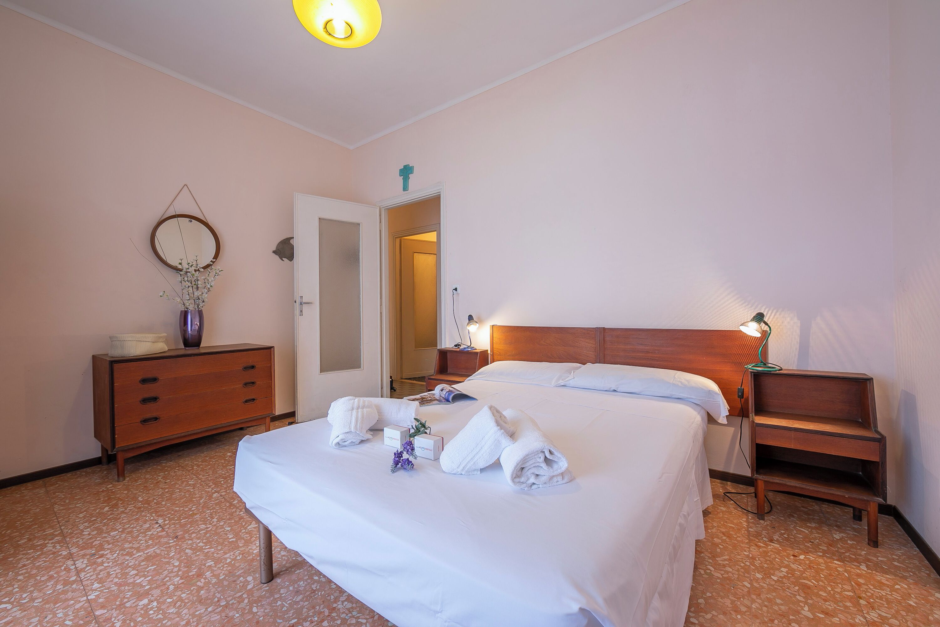 Familienapartment, Mehrere Schlafzimmer, 2 Bäder (Tre Balconi Sul Mare Beach) | 3 Schlafzimmer, laptopgeeigneter Arbeitsplatz, kostenloses WLAN