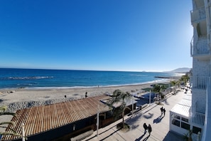 Familienapartment, Mehrere Schlafzimmer, 2 Bäder (Tre Balconi Sul Mare Beach) | Strand