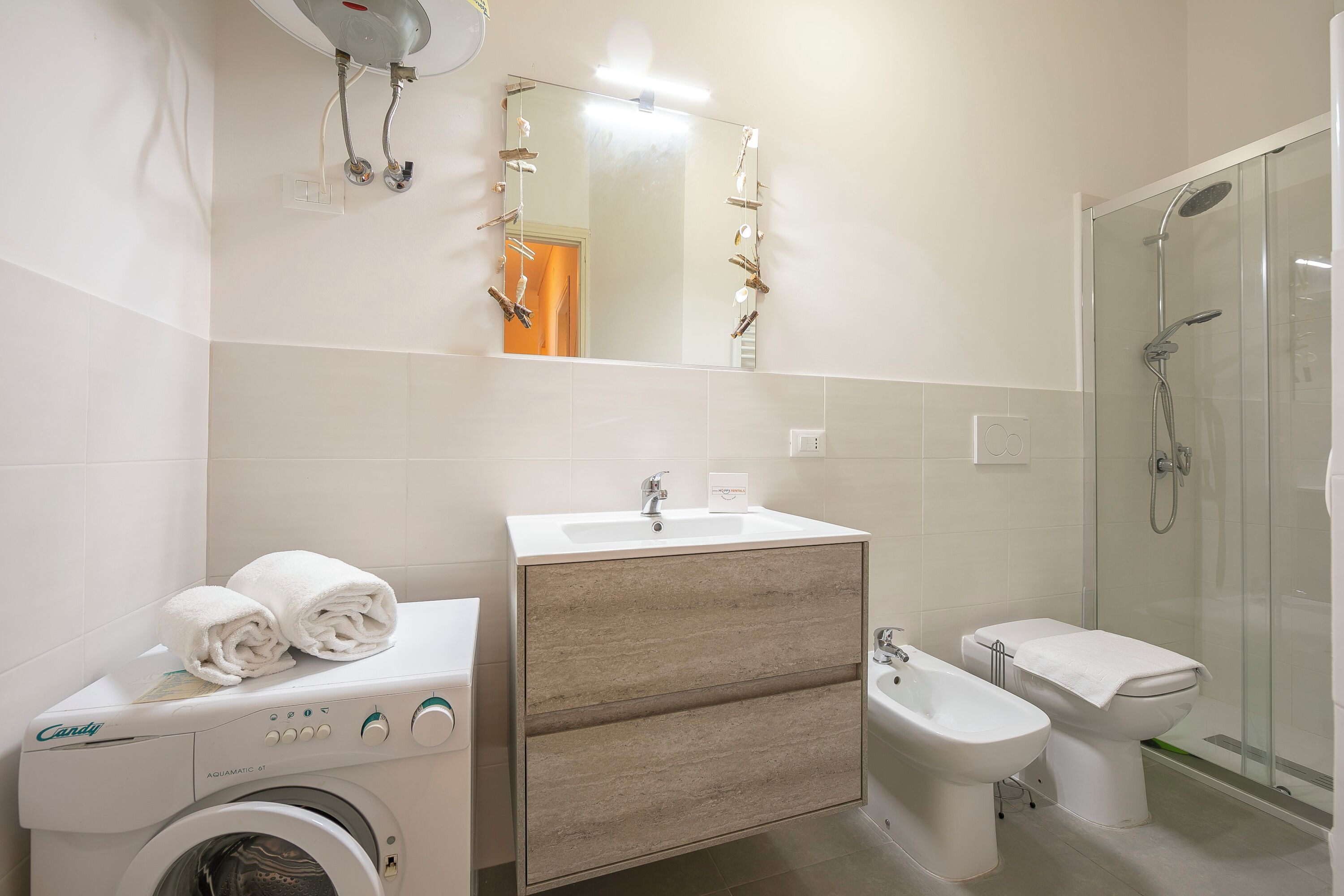 Doccia, asciugacapelli, bidet, asciugamani