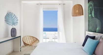 Kouros Hotel & Suites