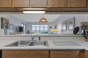 Condo, 3 Bedrooms | Private kitchen - Maritime West (Pine Knoll Shores)