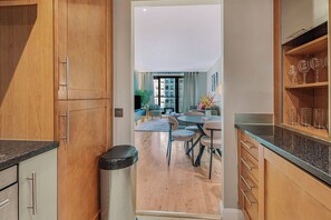 Leilighet – executive, 2 soverom, ikke-røyk, tekjøkken | Eget kjøkken | Kjøleskap, mikrobølgeovn, oppvaskmaskin og vannkoker