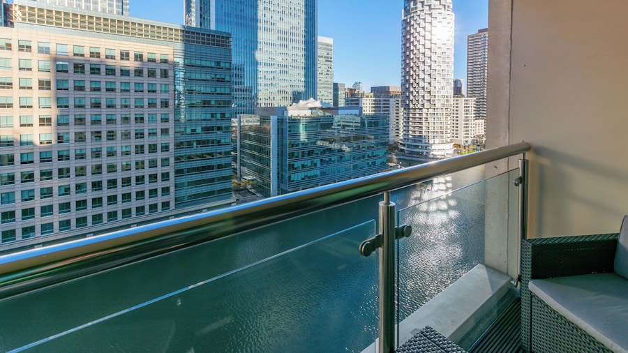 Capacious Two bed Apt in Canary Wharf