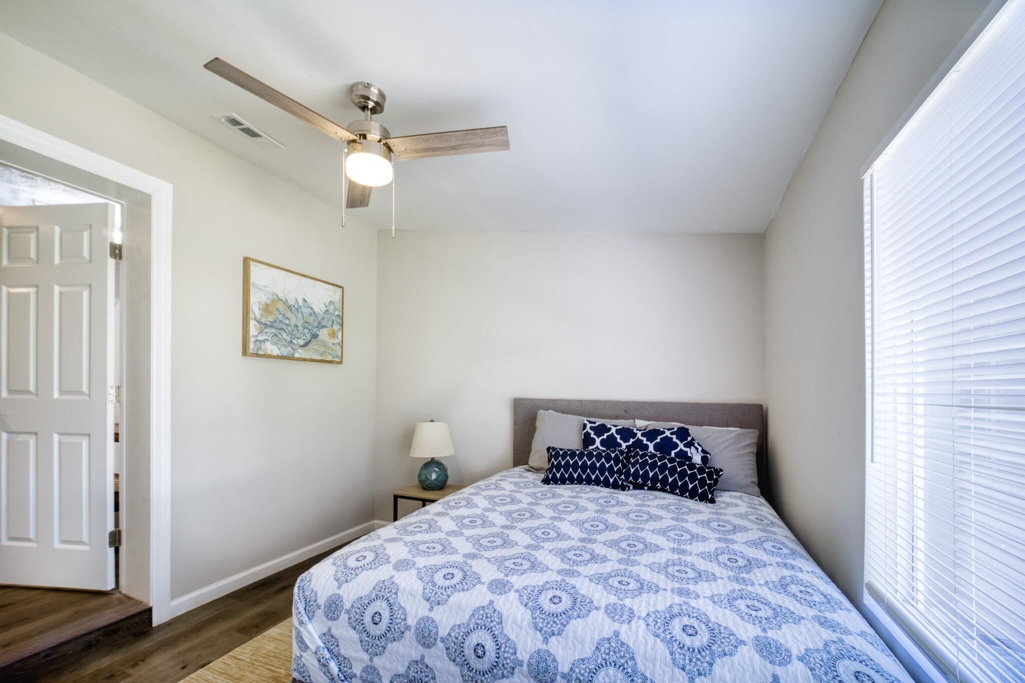 ~[A] Doze'n D'luxe_Sleeps 12_Krispy Kreme~