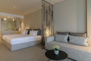 Ropa de cama hipoalergénica y minibar 