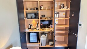 奢華雙人房 | 高級寢具、客房內保險箱、書桌、筆電工作空間