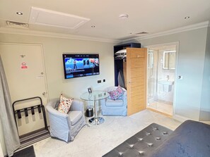 Luxury Double Room | Exterior - Hillside Farm Barn Apartments (Woking)