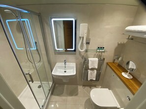 Luxury Double Room - Hillside Farm Barn Apartments (Woking)