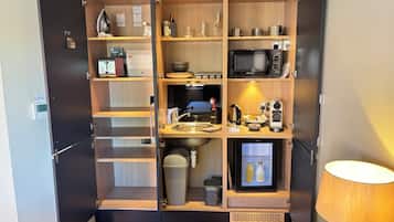 Luxury Double Room | Premium bedding, in-room safe, desk, laptop workspace