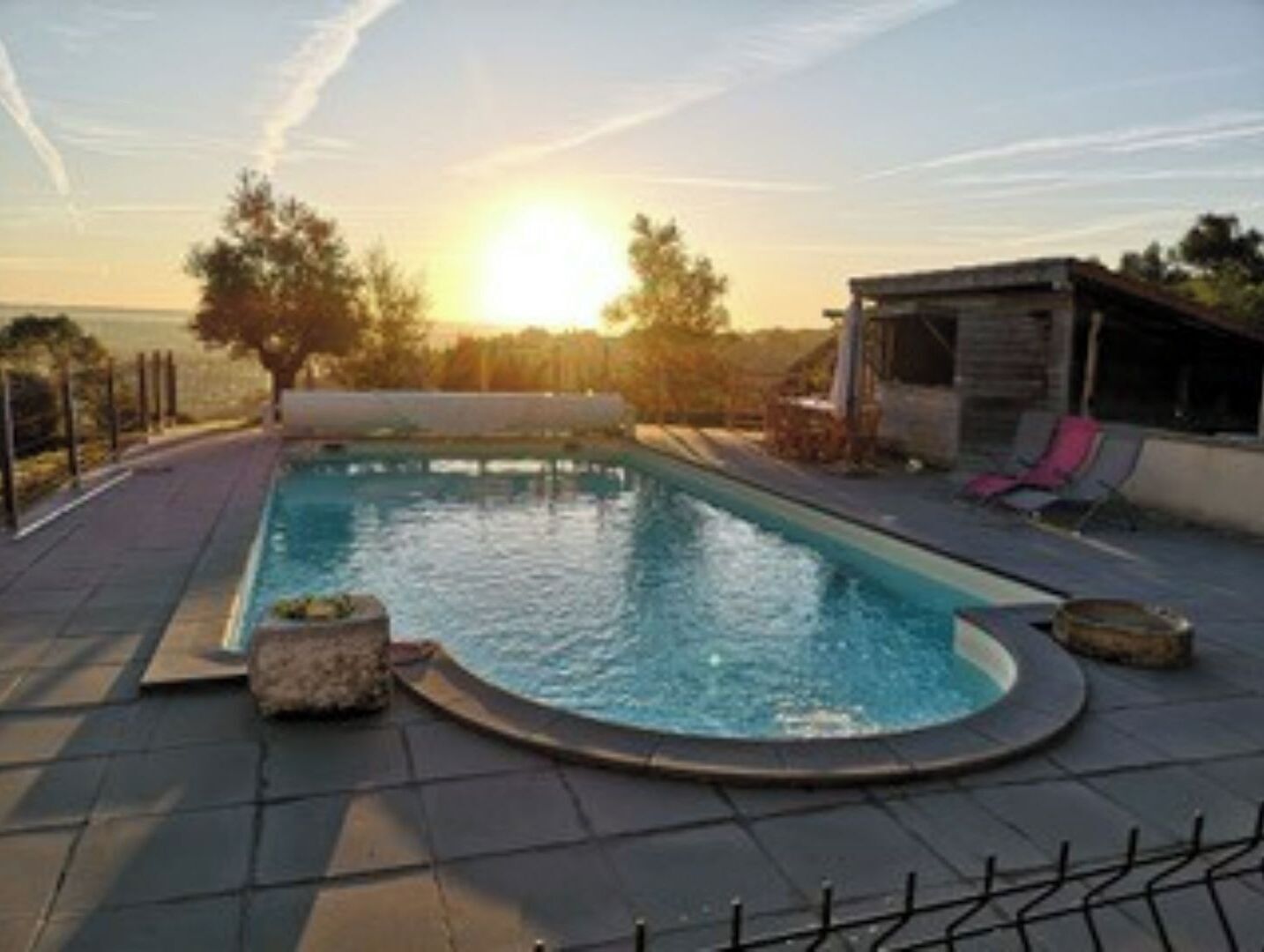 حمّام سباحة خارجي