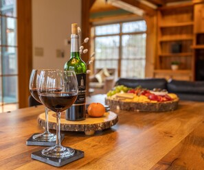 Dining - Adirondacks Getaway - Hiking Trails - Sauna - 5-Min from Lake - Pet-Friendly (Broadalbin)