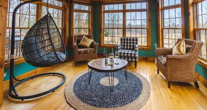 Adirondacks Getaway - Hiking Trails - Sauna - 5-Min from Lake - Pet-Friendly