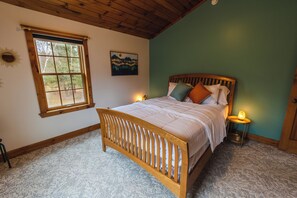 4 bedrooms, desk, iron/ironing board, travel crib