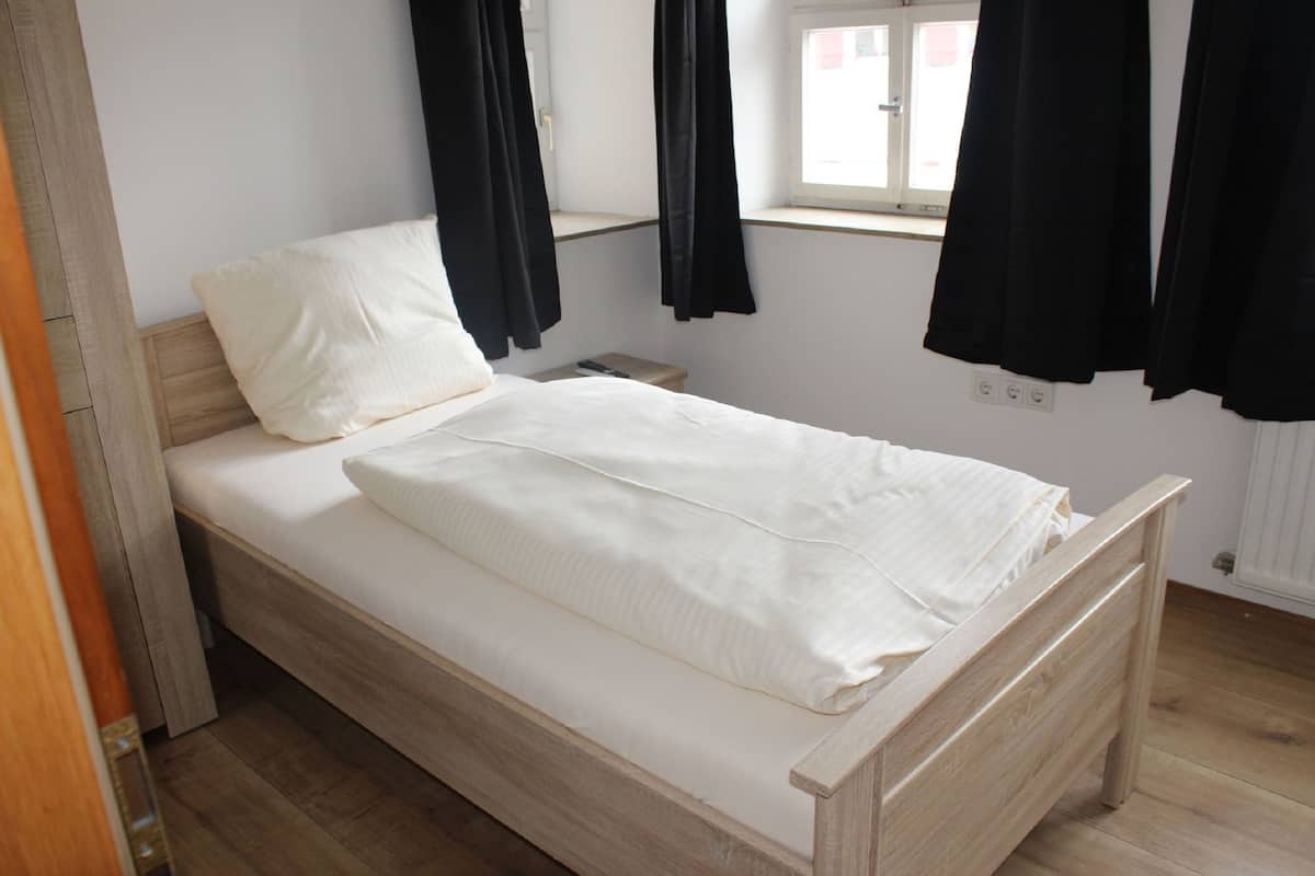 Einzelzimmer | Kostenloses WLAN, Bettwäsche