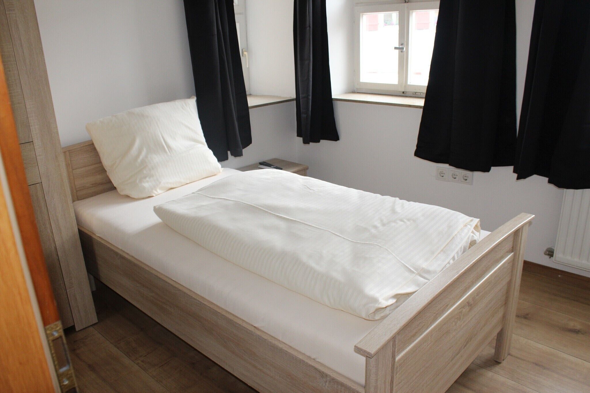 Free WiFi, bed sheets