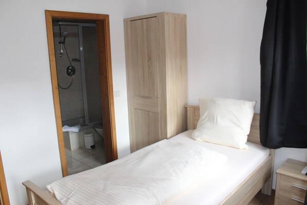 Yhden hengen huone | Ilmainen Wi-Fi, vuodevaatteet