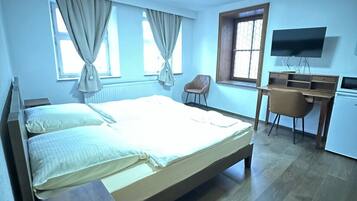 Double Room | Free WiFi, bed sheets