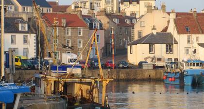 Harbour flat Pittenweem, near golf, beaches, sea views, half term discounts