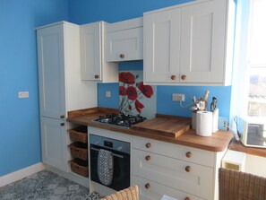 冰箱、微波炉、烤箱、炉灶