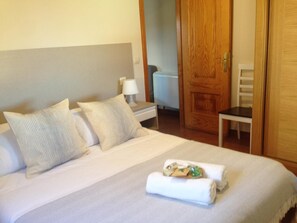 Room - Refrada. Apt. 2 Rooms. Terrace Garden View. (Sanxenxo)