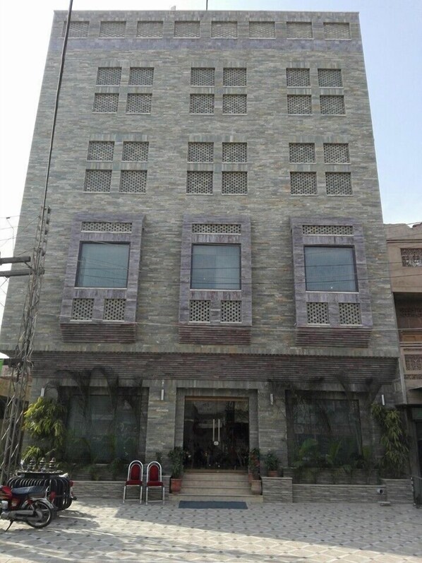 Front of property - Comfort Inn Hotel (Sahiwal)