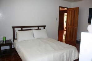 3 bedrooms, bed sheets