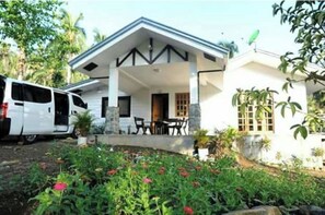 Exterior - Farmstead vacation house in the middle of Sabang and Dinadiawan beach (Dipaculao)