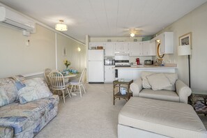 TV, DVD player - Beachcrest 17-Oceanfront 76th St, Free WiFi, AC (Ocean City)