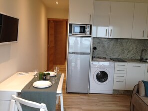 Mikrowelle, Herdplatte, Geschirrspüler