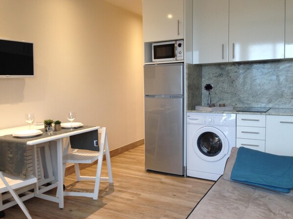 Microwave, dishwasher
