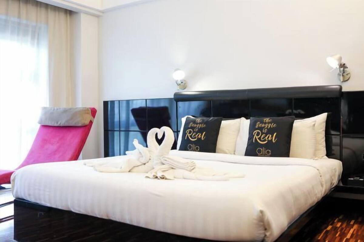 In-room safe, desk, laptop workspace, iron/ironing board